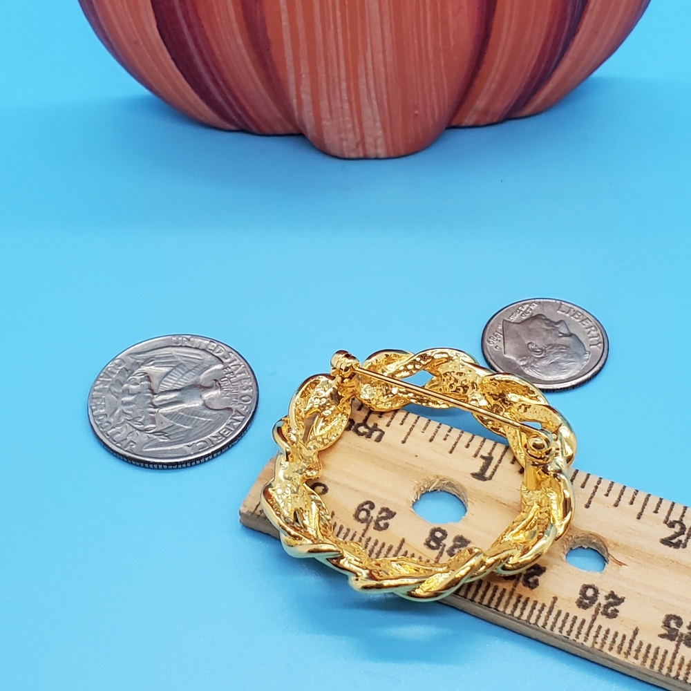 VINTAGE AK Gold tone knot circle brooch pin for lapel scarf knot travel - Picture 3 of 4